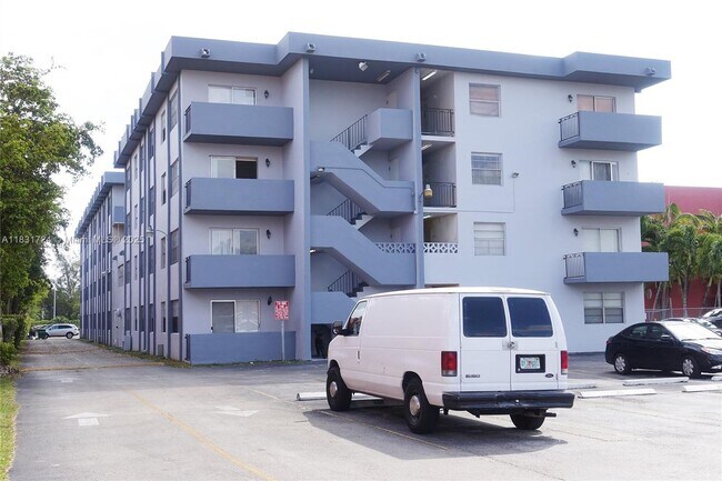 Foto del edificio - 495 NW 72nd Ave