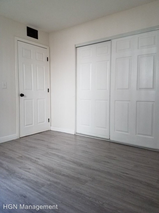 Building Photo - 2 br, 1 bath Apartment - 6910 Simpson Ave