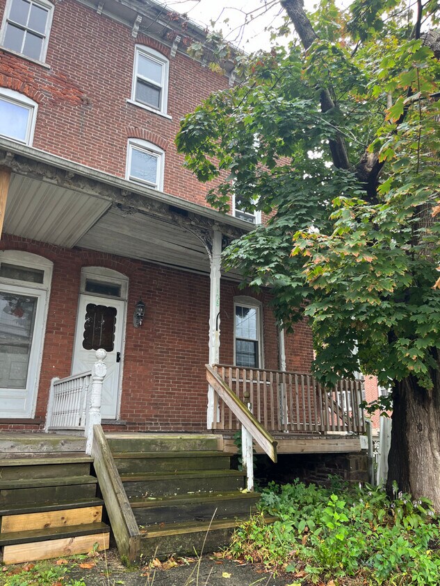 Primary Photo - 128 W Main St