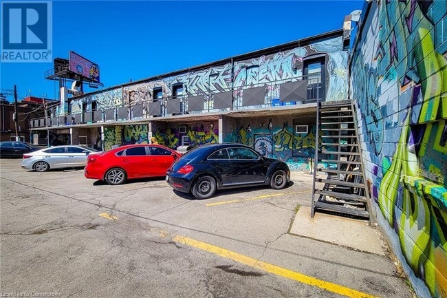 Building Photo - 308 Barton St E