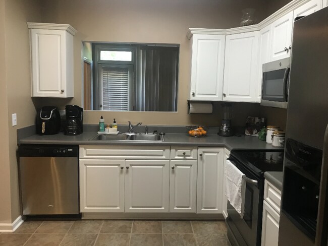 Foto del edificio - 364 Normandy Cir