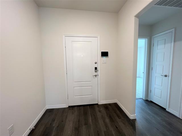 Foto del edificio - 812 Goldenrod Ln