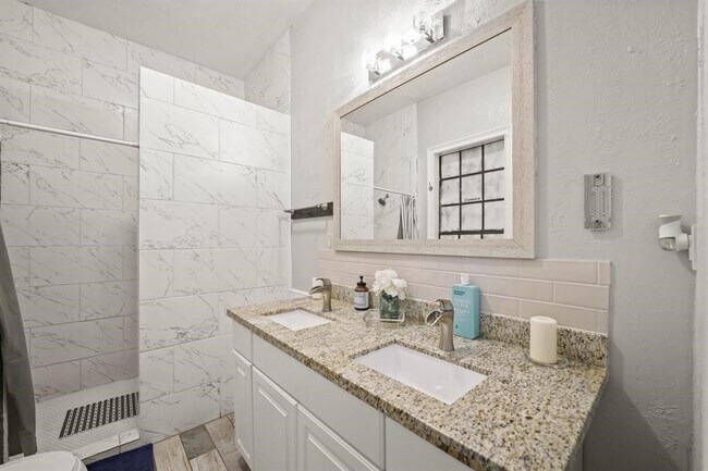 Building Photo - 3223 Avenue M