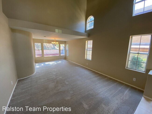 Building Photo - 4 br, 2.5 bath House - 2340 Eastridge Loop