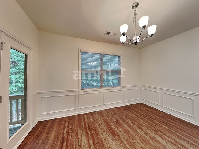 Foto del edificio - 3021 Golf Creek