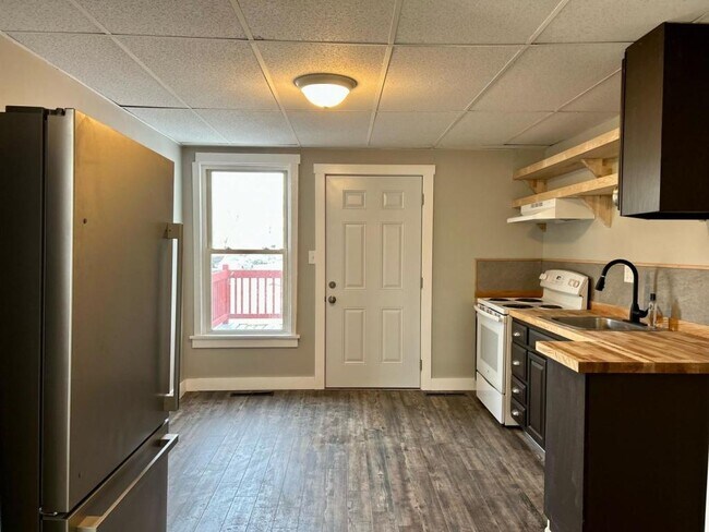 Building Photo - 636 Lisbon St., Apt. A