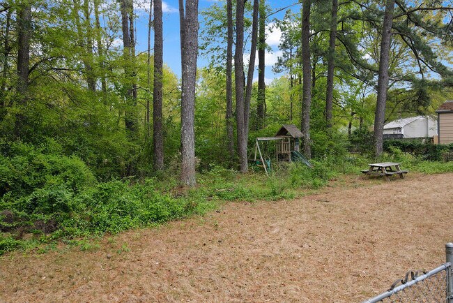 Foto del edificio - 4418 Englewood Rd