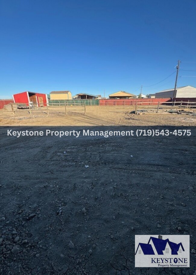 Foto del edificio - Horse Lover's Dream, Complete With Stable and Corral! 3 Bedroom/1 Bathroom Home $1400/$1400