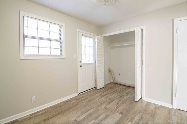 Foto del edificio - 820 Golf View Pl