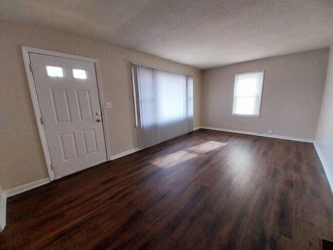 Building Photo - 1714 N Pearl St  (Move-In Ready)!!