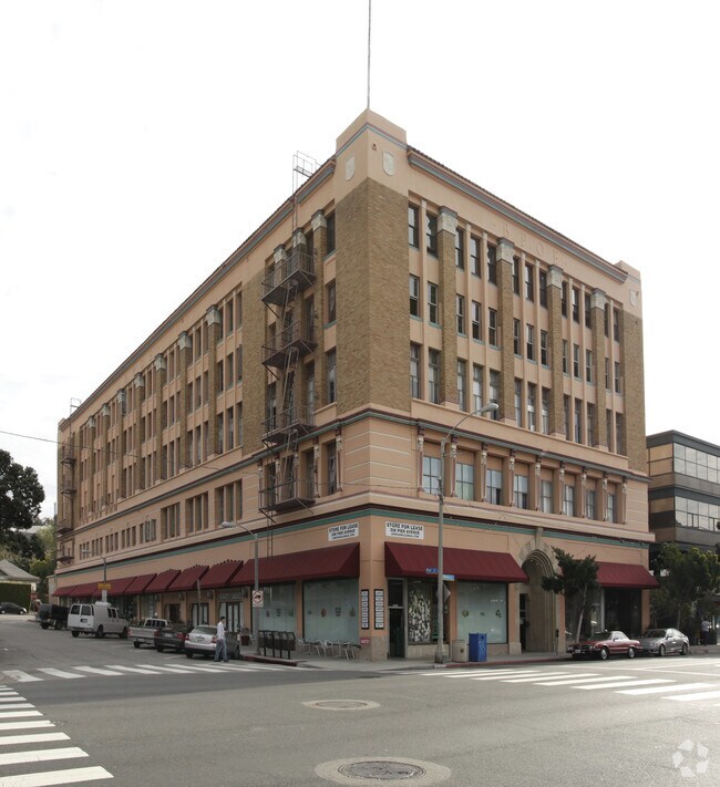 Primary Photo - 3001-3013 Main St