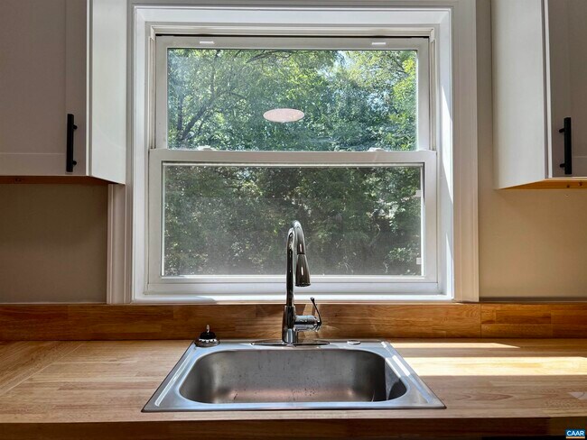 Foto del edificio - 2525 Woodland Dr