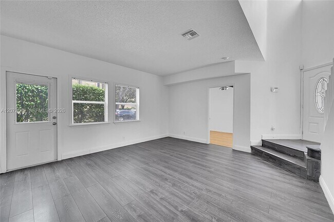 Foto del edificio - 11201 Lakeview Dr