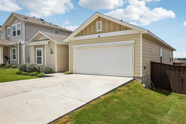 Building Photo - 11604 Comano Dr