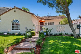Building Photo - 1152 S Point View St