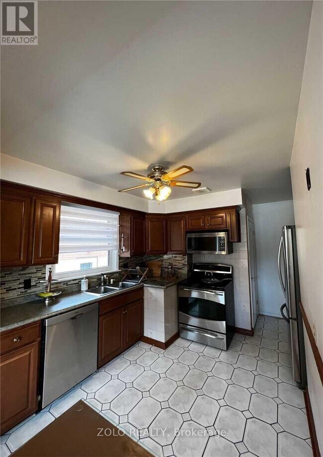 Building Photo - 346 Wenlock Ave