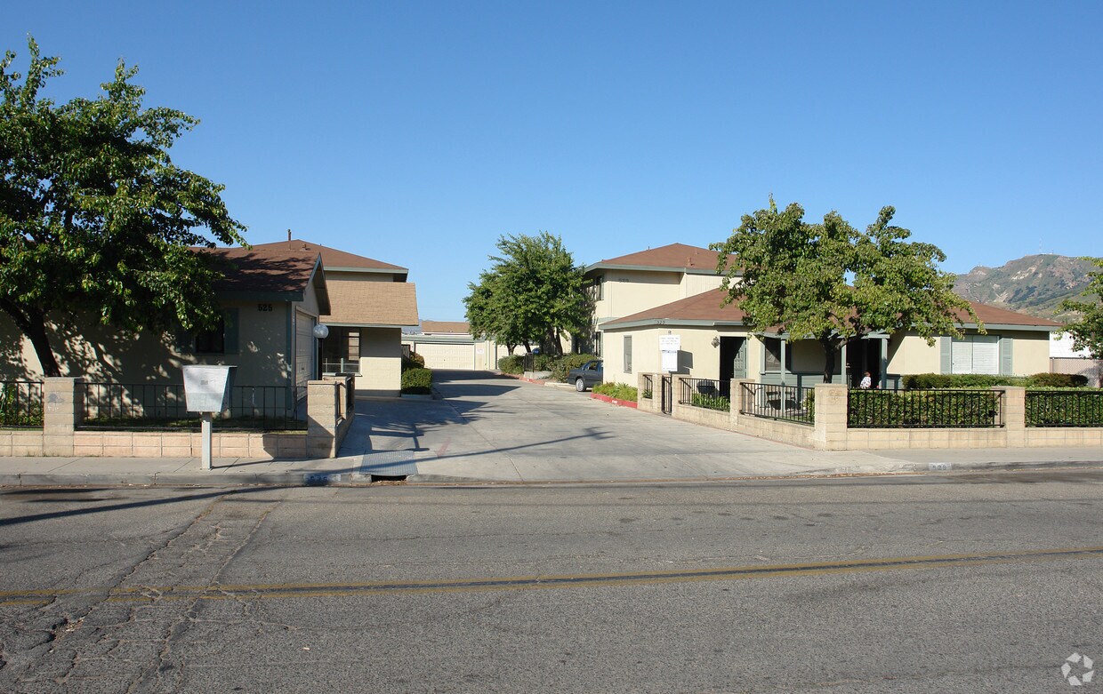 Foto principal - 525-529 Acacia Rd