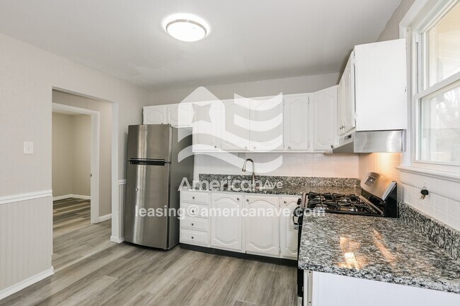 Building Photo - 1048 Renshaw Dr