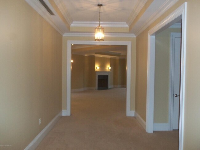 Building Photo - 1021 Oval Rd