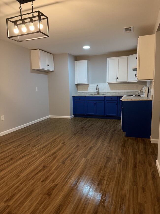 Building Photo - 3396 Ladue St