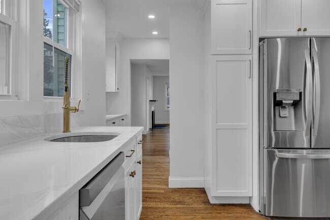 Building Photo - 116-118 White St