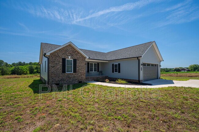 Foto del edificio - 2128 Chatfield Rd