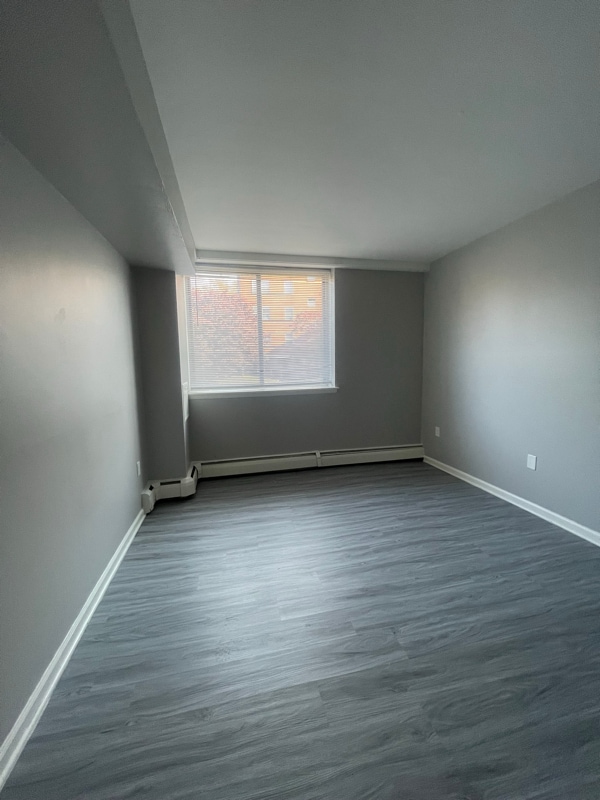 Building Photo - 31 Gillett St