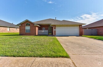 Building Photo - 2809 E Lake Dr