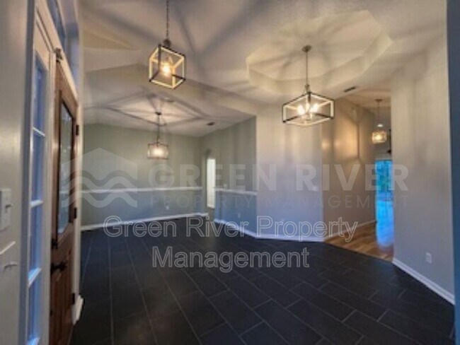 Foto del edificio - 1559 Lakeway Dr