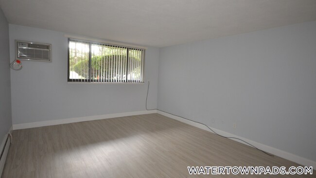 Foto del edificio - 16 Whites Ave