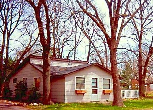 Foto del edificio - Roommate wanted to share charming cottage nestled in the woods!