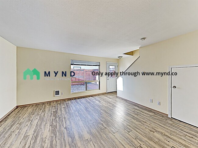 Building Photo - 2 br, 1.5 bath  - 1518 N Brook Ct Apt 2 Apt 2