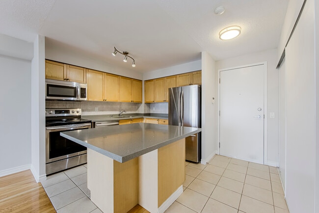 Building Photo - 55-2055 Strathaven Dr