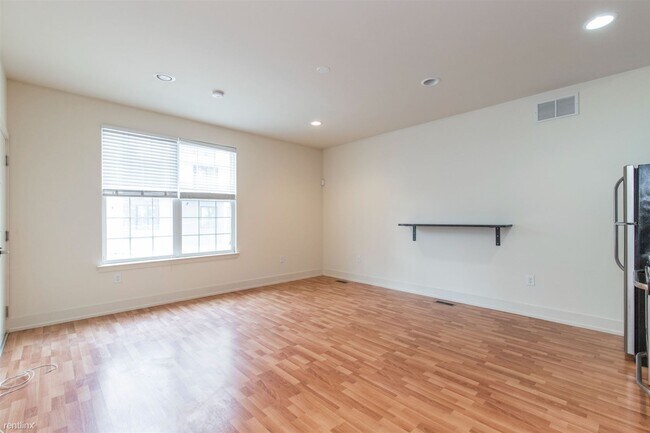 Foto del edificio - 4 br, 2 bath Triplex - 1501 MASTER ST Unit 1