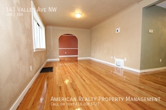 Foto del edificio - 143 Valley Ave NW