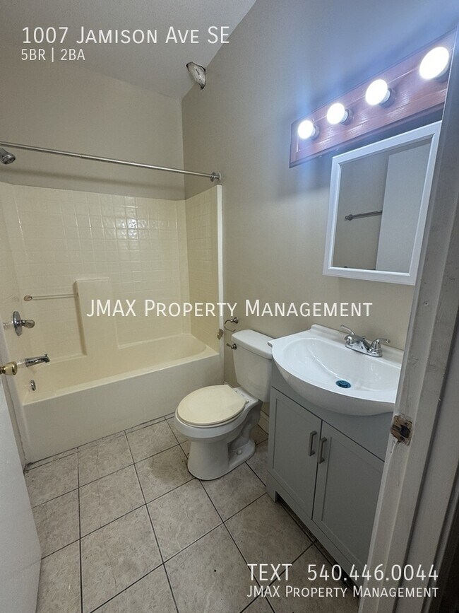 Building Photo - 1007 Jamison Ave SE