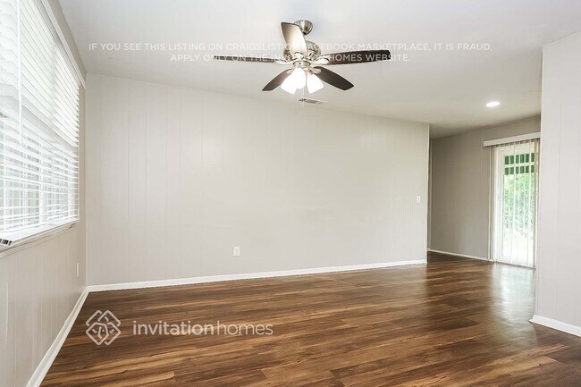 Foto del edificio - 4500 Sherwood Dr