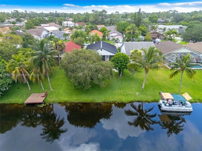 Foto del edificio - 758 Lake Wellington Dr