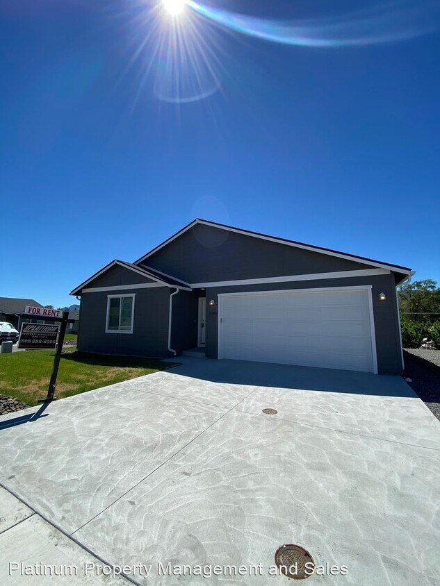 Primary Photo - 3 br, 2 bath House - 2366 SE Marlette Rd
