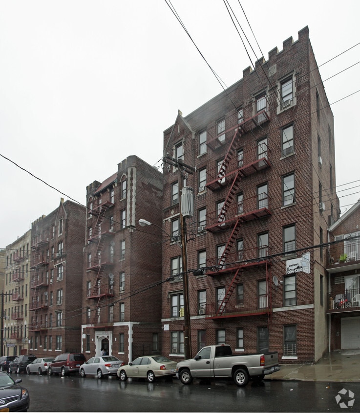 Building Photo - 4382 Furman Ave