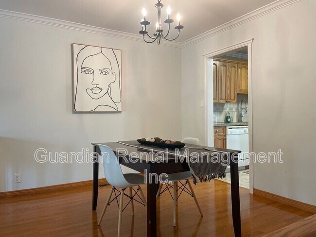 Photo du bâtiment - 1227 Regina Ave