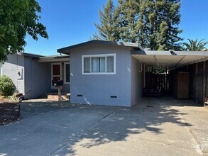 Building Photo - 615 Manuel Dr
