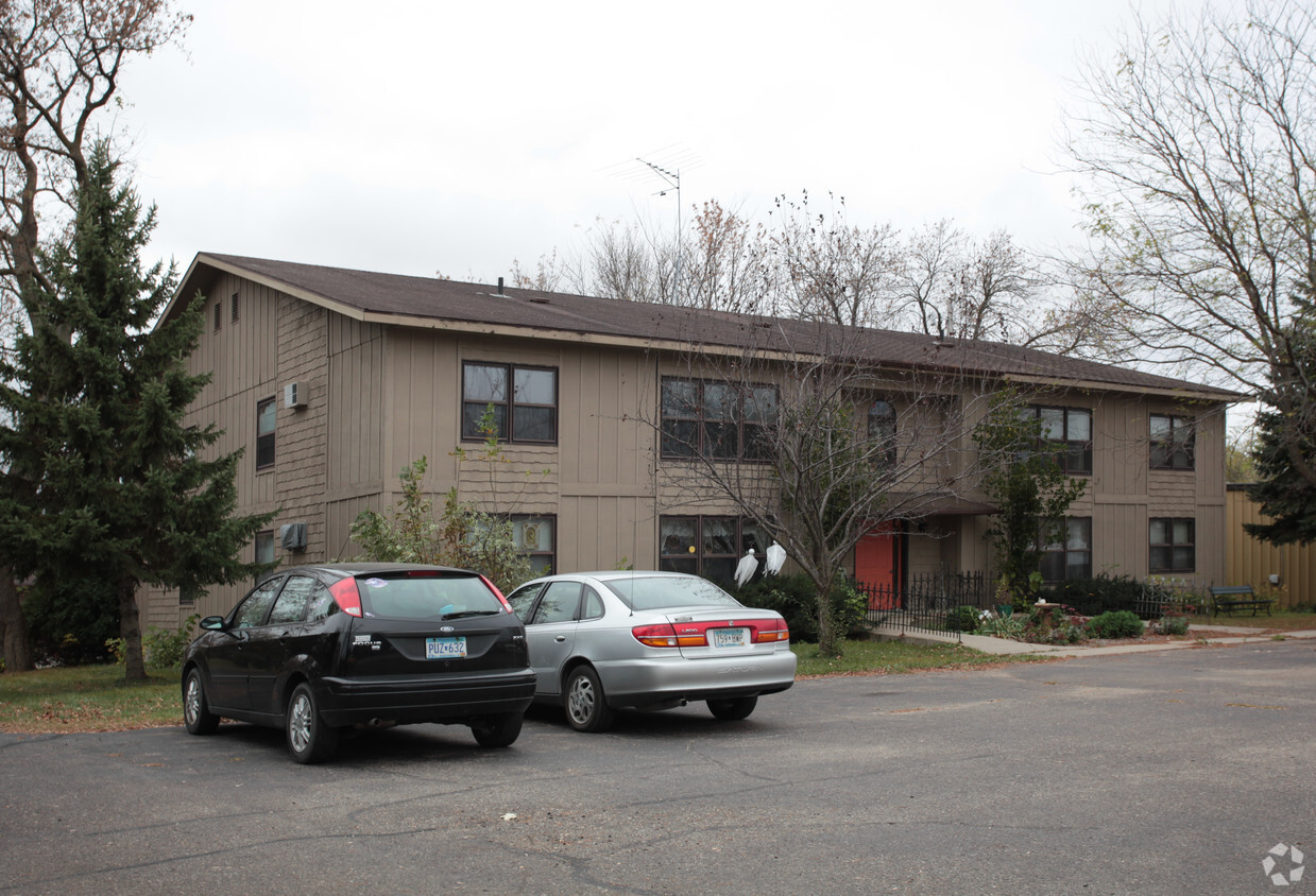 Building Photo - Foxwood Apartments