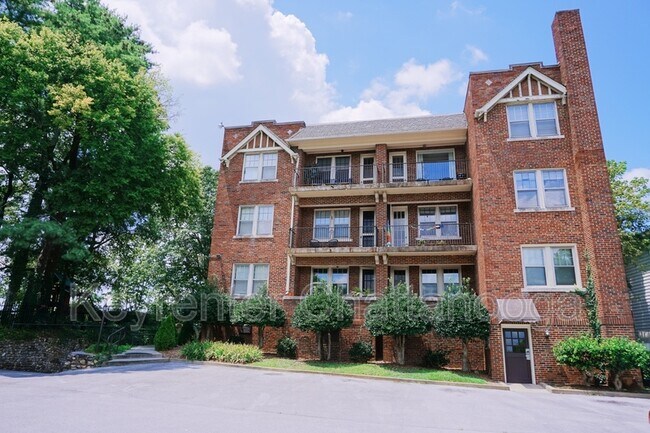 Foto del edificio - 190 N Crest Rd