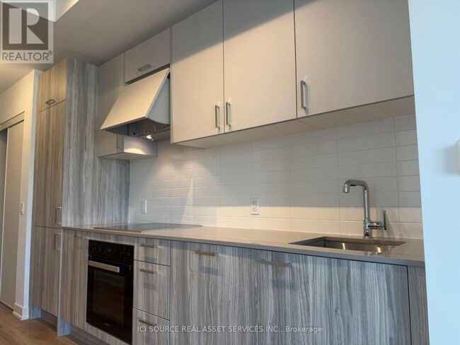 Building Photo - 5 Quarrington Ln