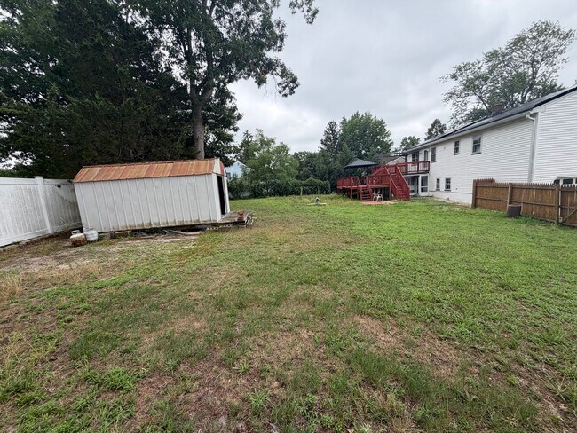 Foto del edificio - Spacious 4-Bedroom Home on a Large Lot in Toms River