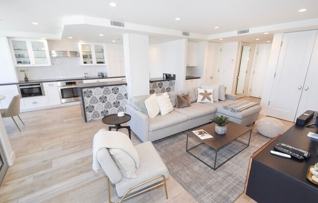 Building Photo - 1720 Avenida Del Mundo