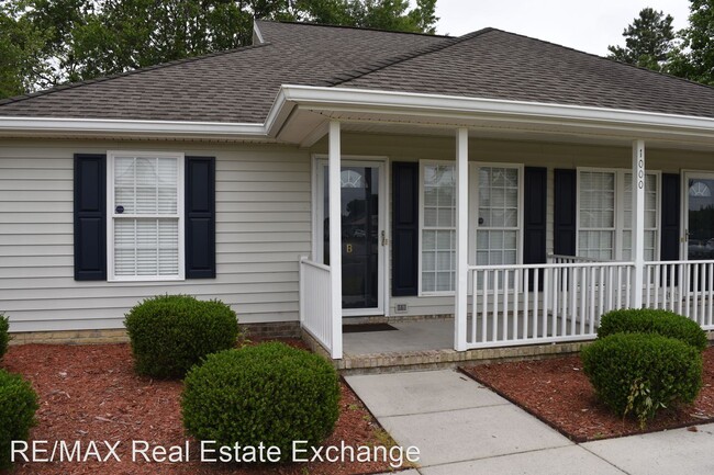 Building Photo - 1000-1008 Pinecrest Dr