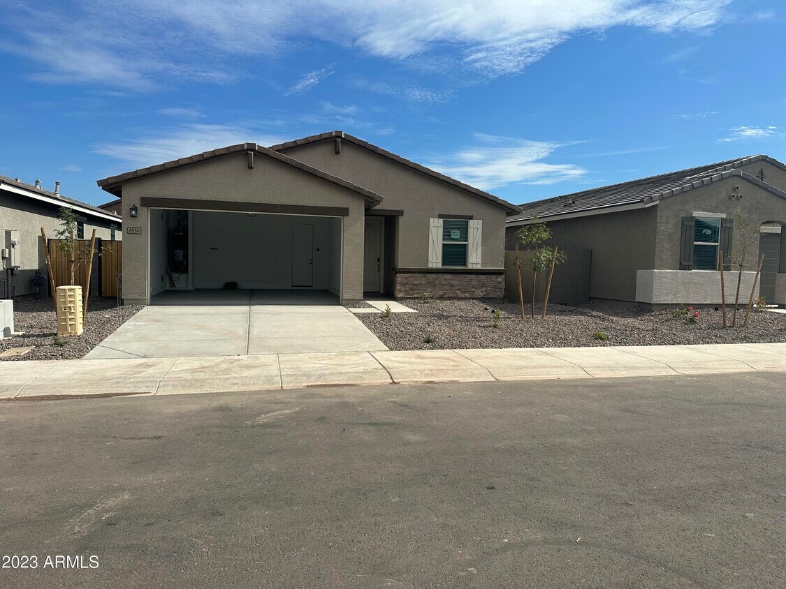 Foto principal - 6936 W Beth Dr