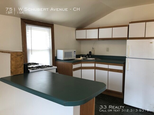 Foto del edificio - Great 1 Bed Coach House in Heart of LP!